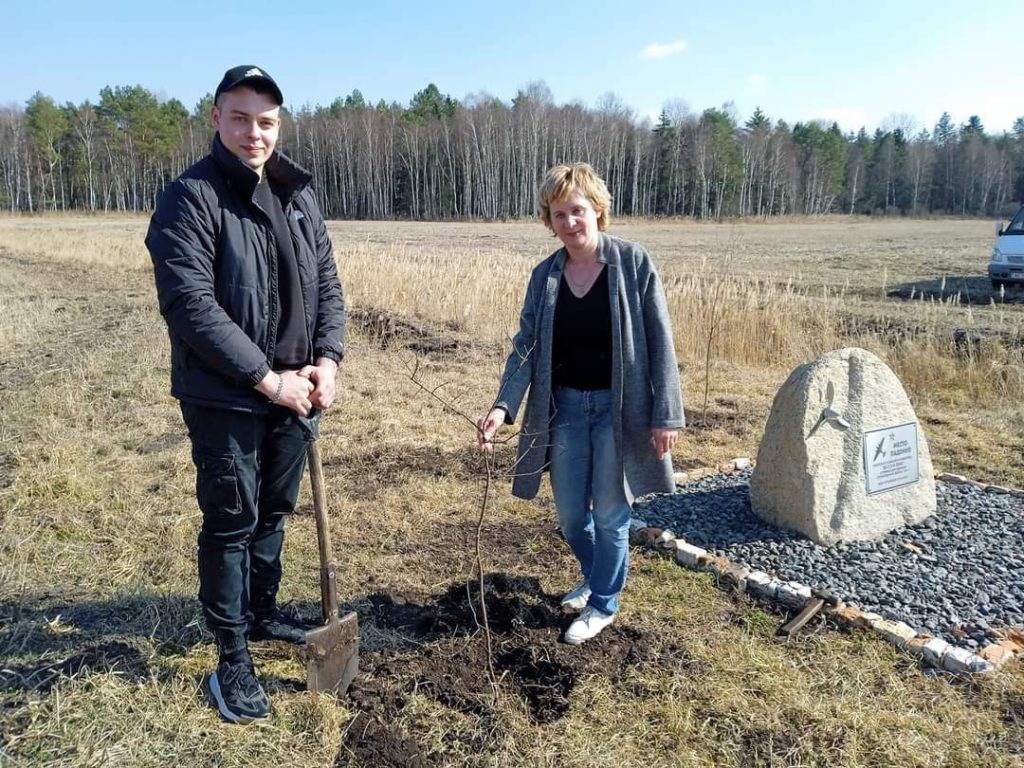 Члены ППО областной психиатрической больницы «Могилёвцы» посадили «Деревья  героев» - Пружанское районное объединение профсоюзов